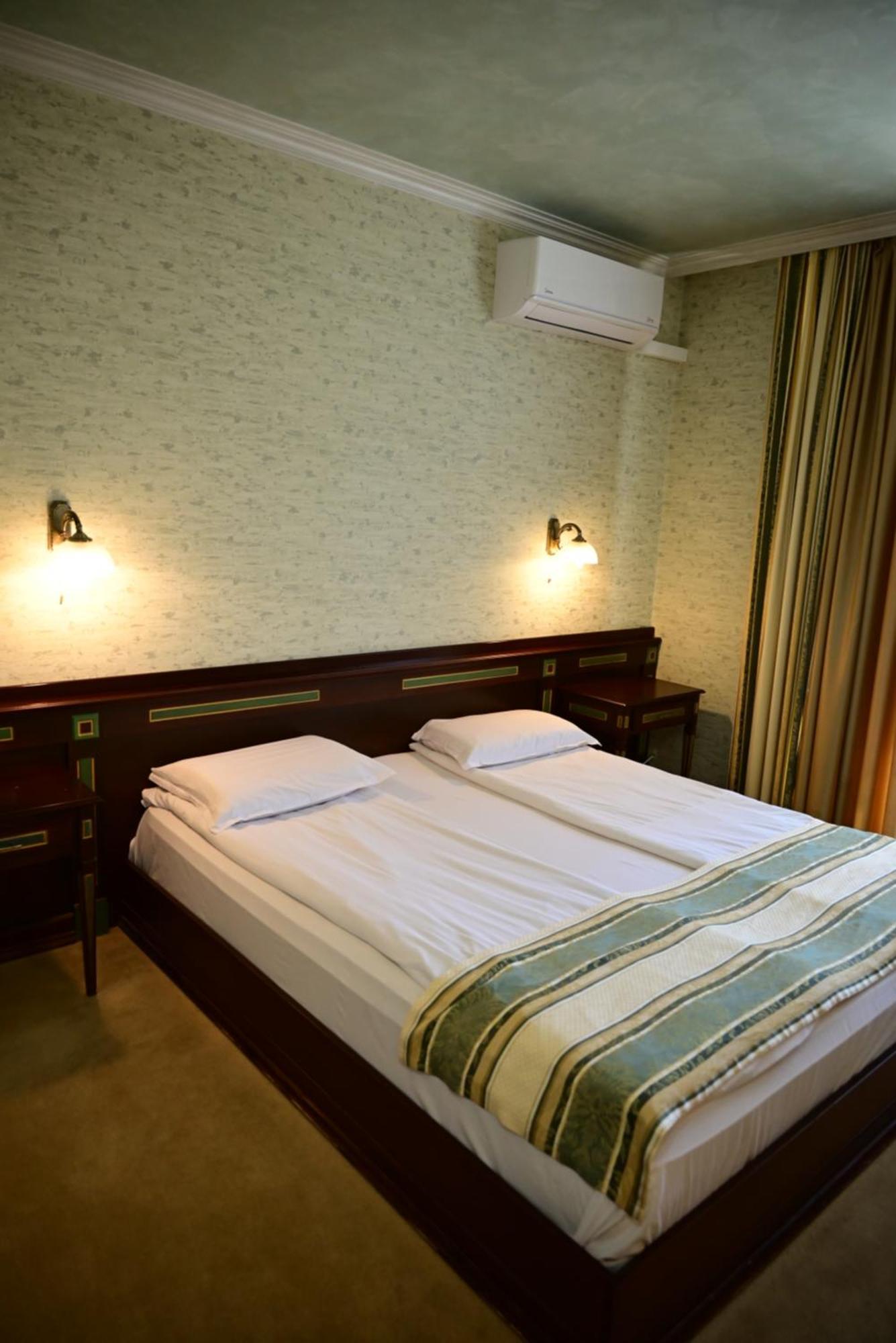Family Hotel Lazur Кюстендил Екстер'єр фото