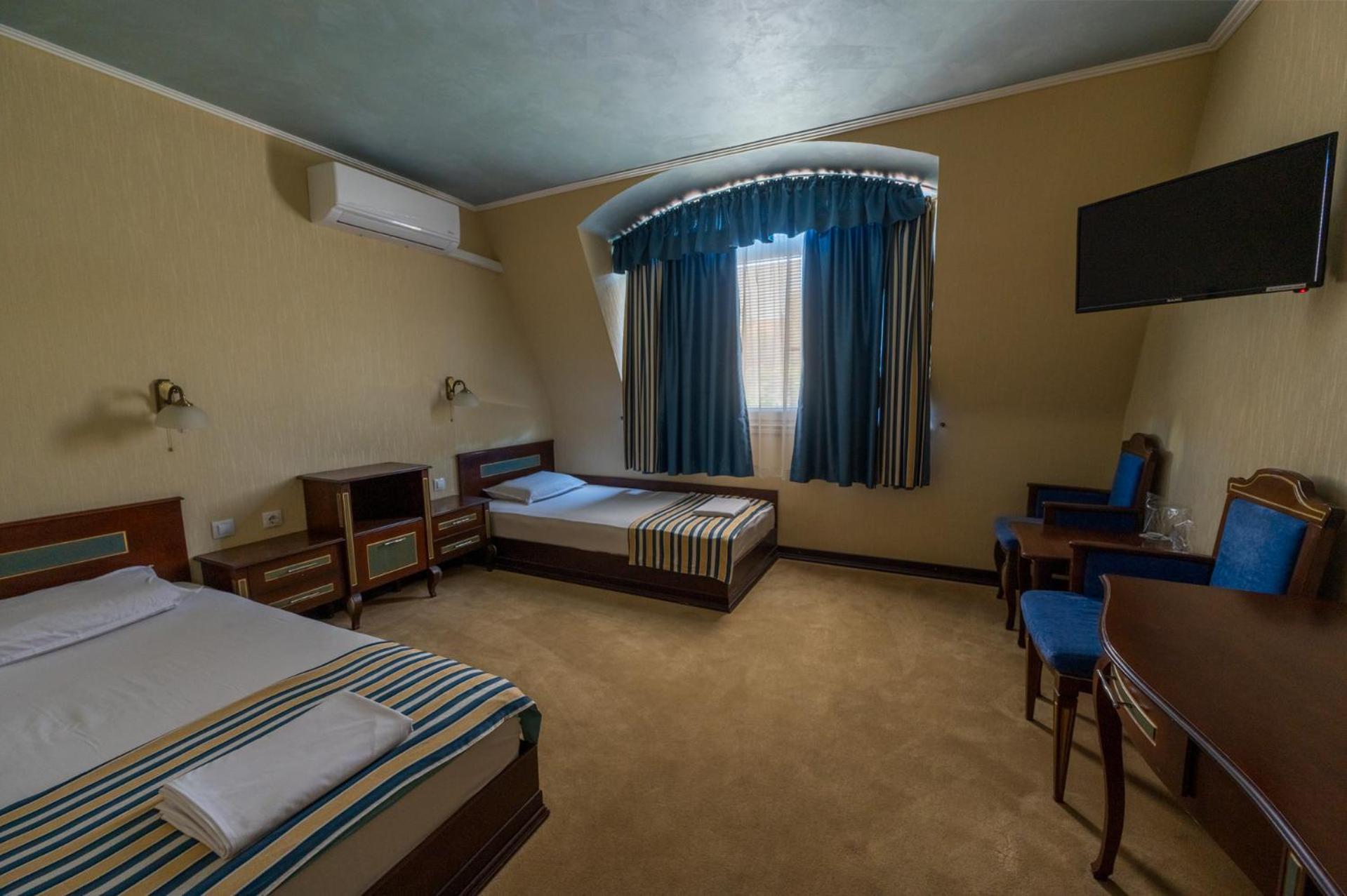 Family Hotel Lazur Кюстендил Екстер'єр фото